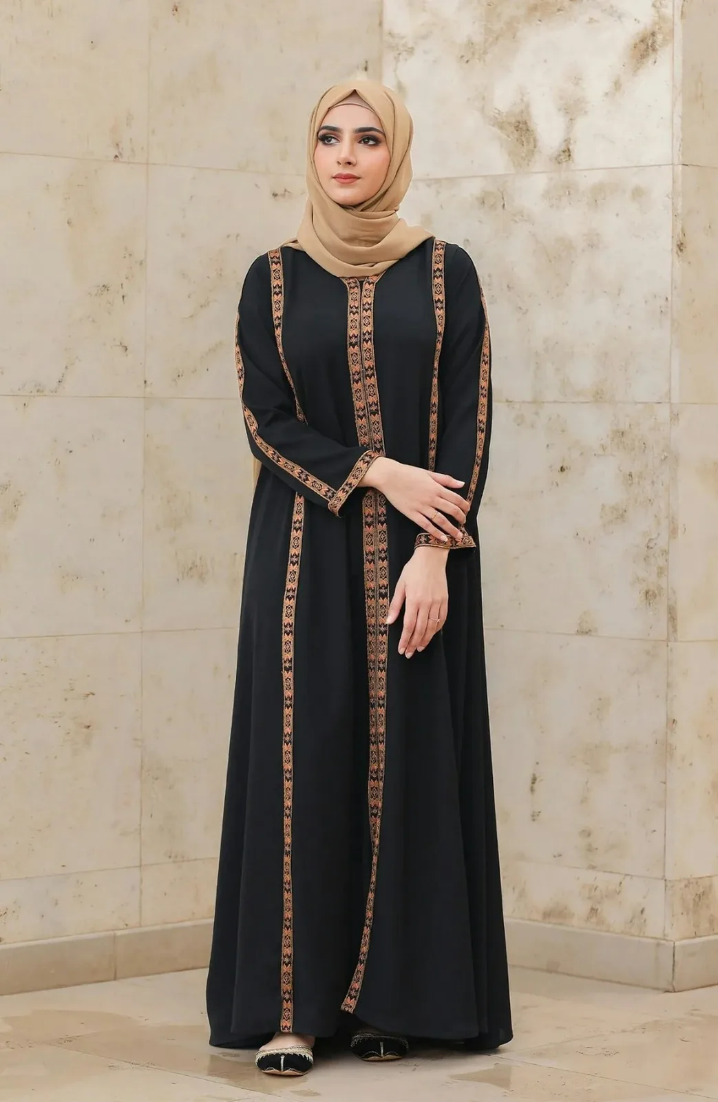 عباءة نسائية مطرزة، الصورة 2